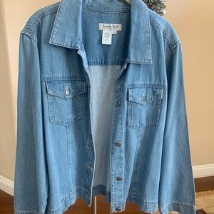 NWOT Coldwater Creek Light Wash Button Down Jean Jacket, Size Medium